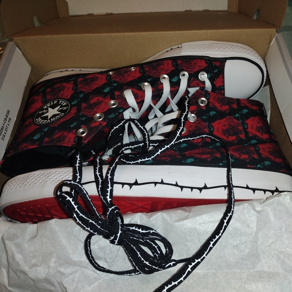 Converse Unisex Black w/red Roses High Top Sneakers - Picture 9 of 12